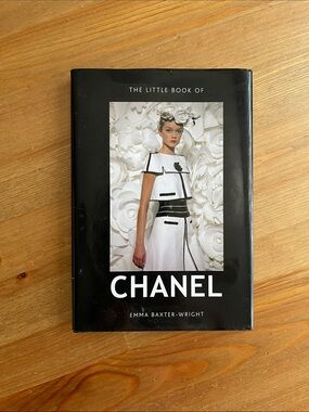 CHANEL The little book of Chanel Fashion   2012